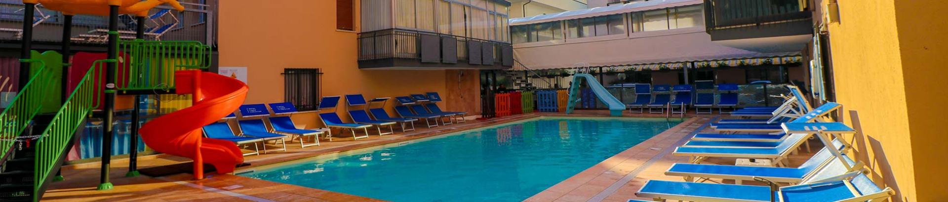 hotelchristianrimini de mit-swimming-pool 012